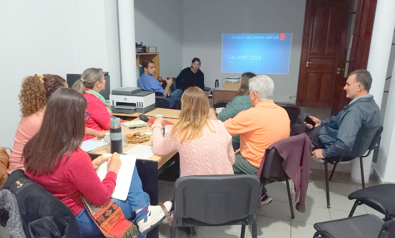 En este momento estás viendo JORNADA DE CAPACITACIÓN CON DOCENTES DEL INST. SANTO TOMÁS DE AQUINO: ANÁLISIS DEL SALARIO DOCENTE 2024