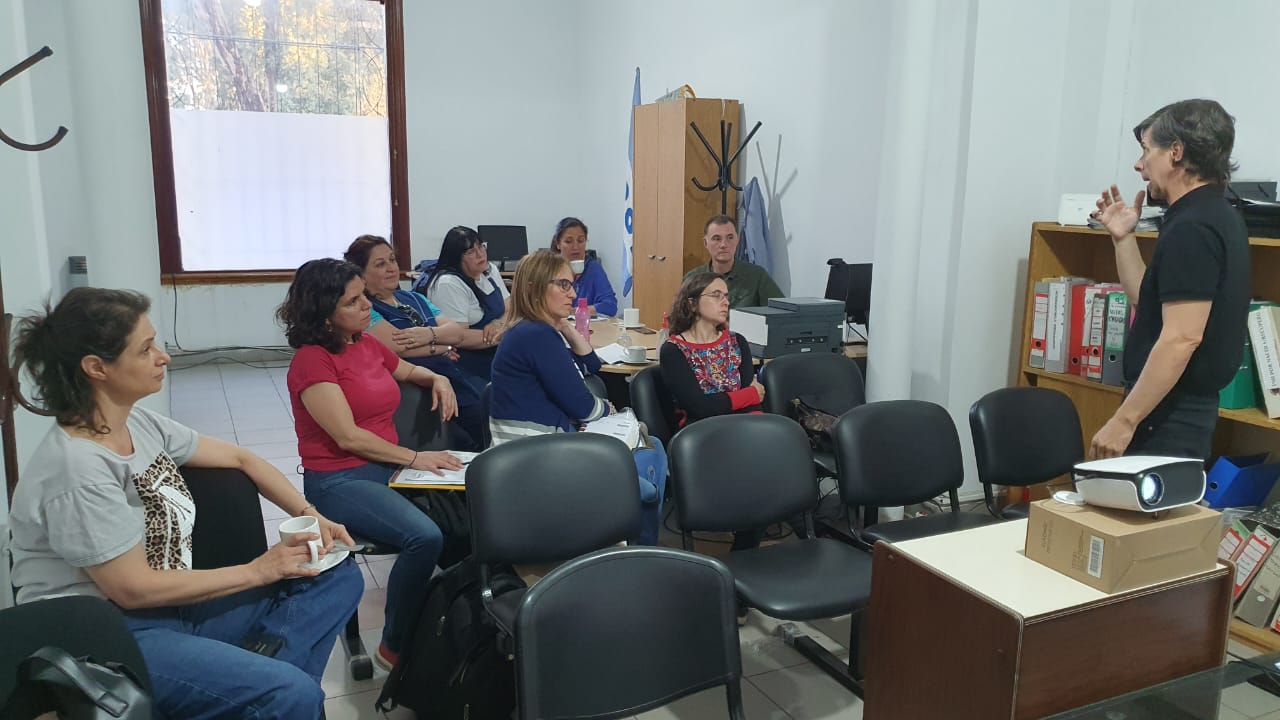 En este momento estás viendo NUEVA JORNADA DE CAPACITACIÓN: DOCENTES DEL INST. ALELUYA ANALIZAN EL SALARIO DOCENTE 2024